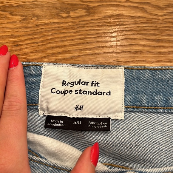 H & M Regular Fit Light Wash Jeans - Picture 2 of 2